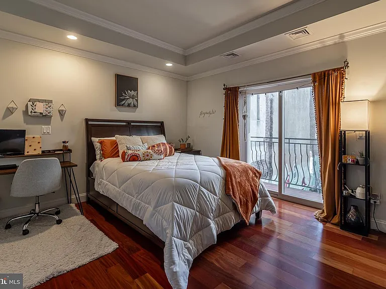 329 W Girard Ave #2 — Photo 12