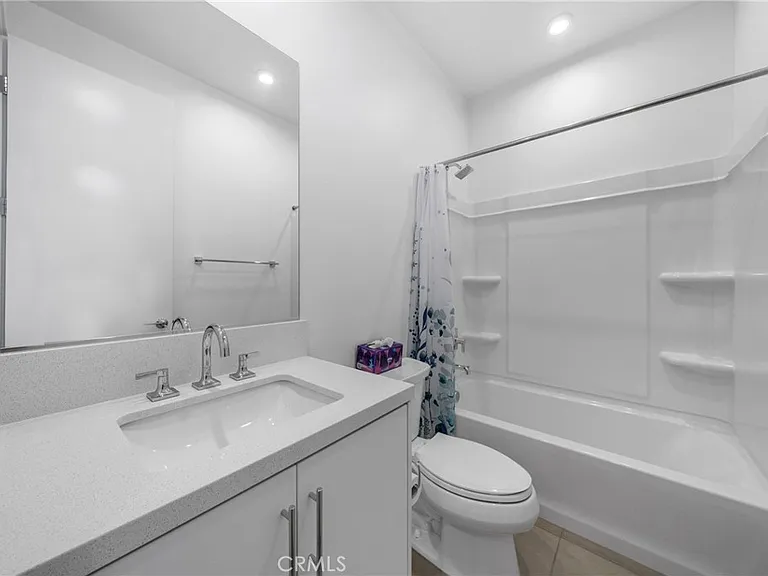 637 S Lyon St — Photo 17