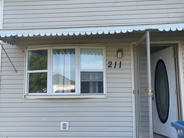 211 N Chicago St, Watseka, IL 60970