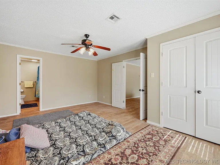 805 Harkey St — Photo 16