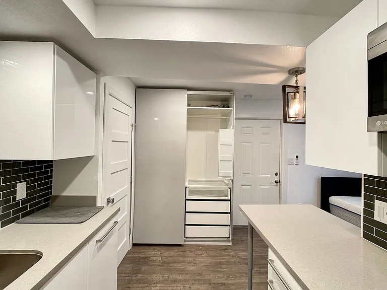 2220 Leon St #103 — Photo 8