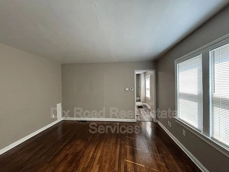 233 Niagara Ave #RIGHT — Photo 4