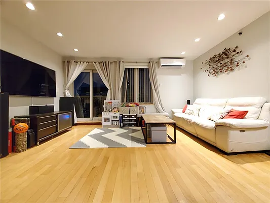 Sold by Remax Real Estate Professionals | media 26