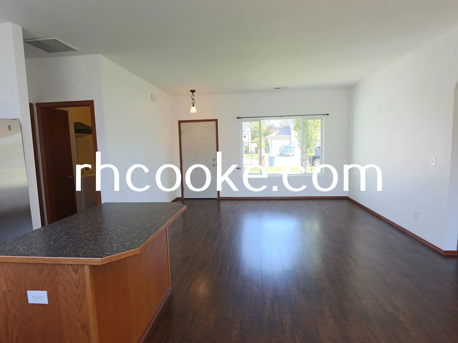3 bed, 1177 sqft, $2,150 — Photo 2