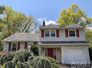 11 Coral Ct, Colonia, NJ 07067