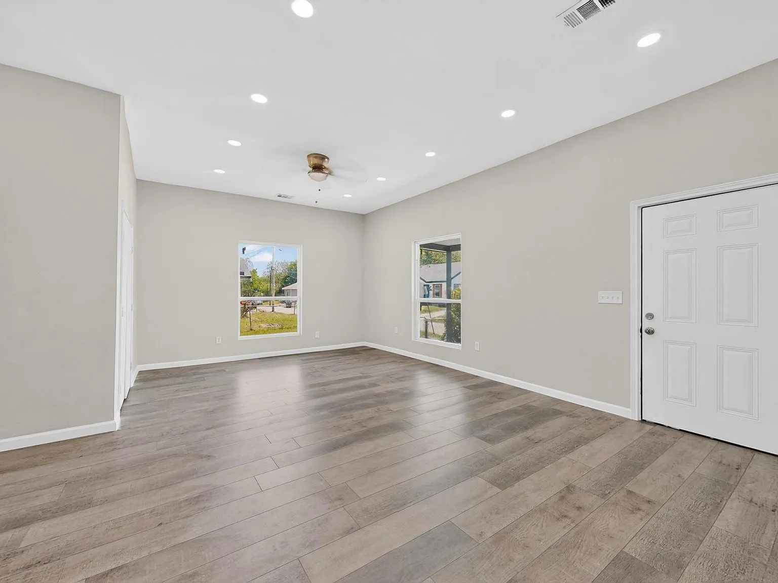 3 bed, 2.0 bath, $1,600 — Photo 1