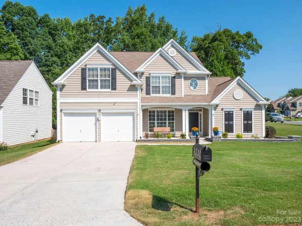 2604 James Valley Ct, Charlotte, NC 28270