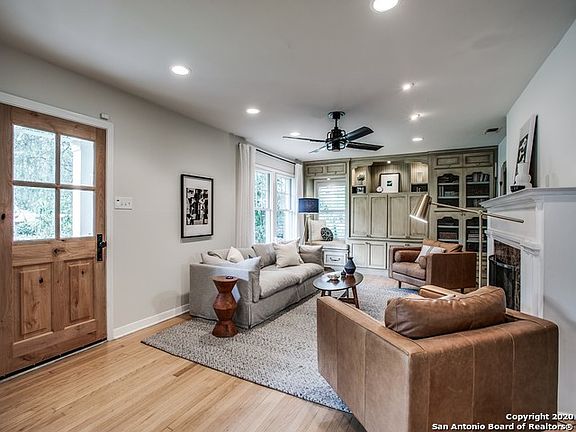 4th image of 140 Schreiner Pl