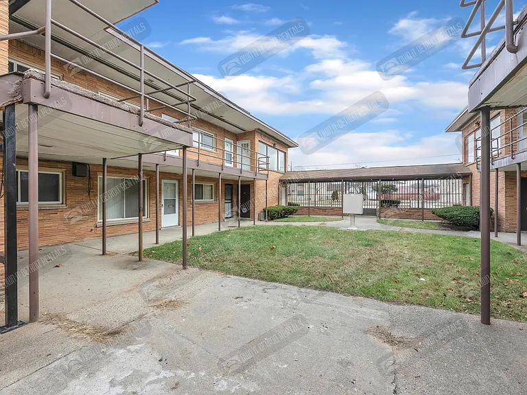 16705 Greenfield Rd #6 — Photo 17