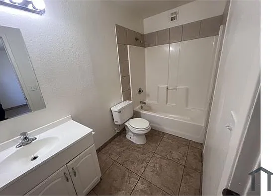 2549 E Chipman Rd #2 — Photo 38