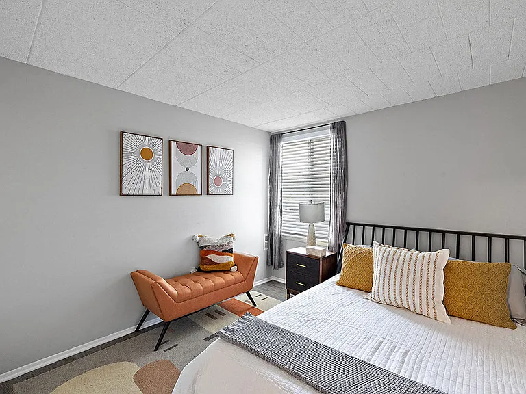 Southgate Apartments & Townhomes — Photo 14