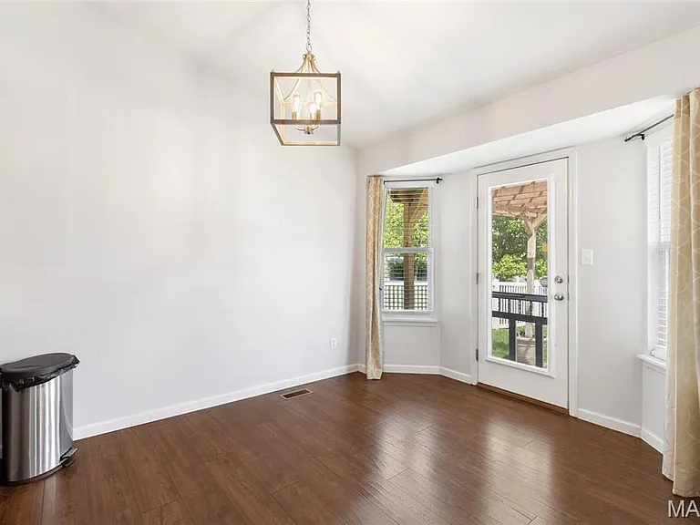 209 Flint Brook Dr — Photo 9