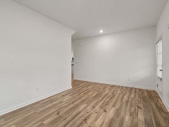 The Pointe at Heron Bay - Baker Interior Image 4