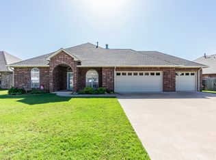 1461 Savannah Cir, Noble, OK 73068