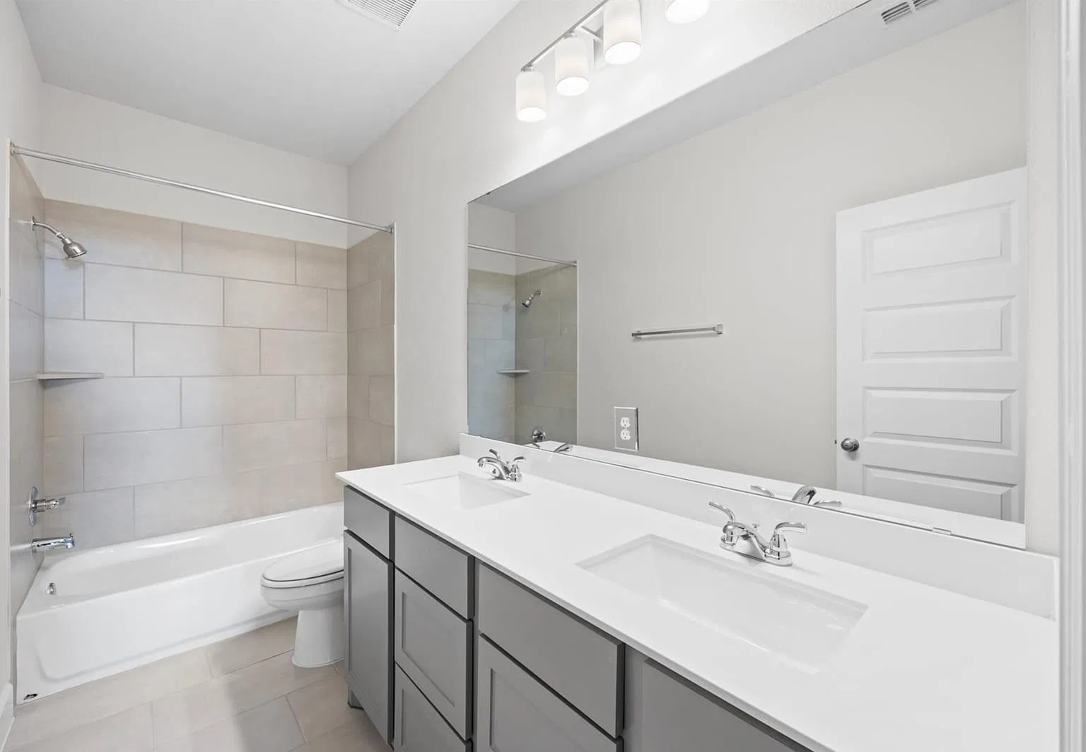 4 bed, 3.5 bath, 3209 sqft, $4,450 — Photo 4