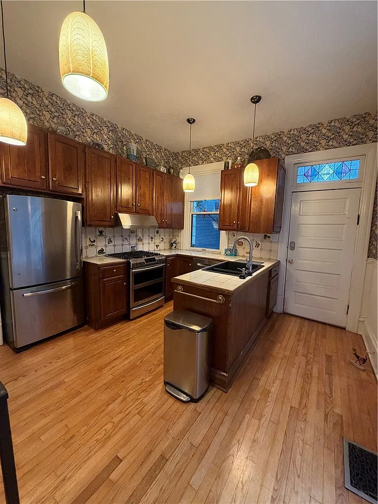 5 bed, 3.5 bath, 2615 sqft, $4,200 — Photo 4