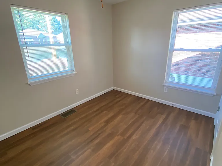 244 W Loretta Ave — Photo 7