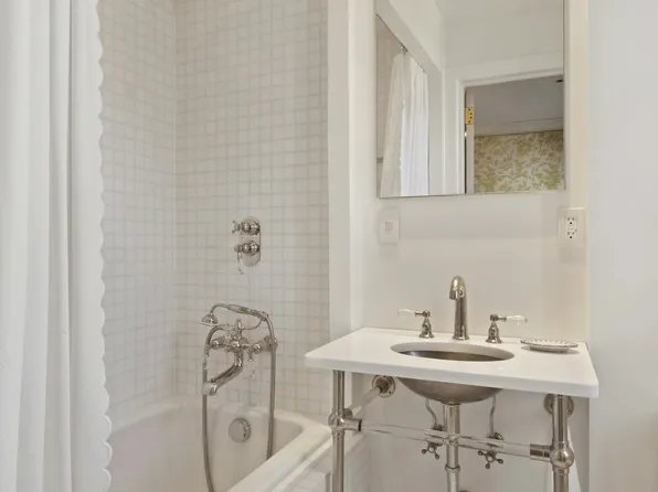 125 East 63rd Street image 10 of 10