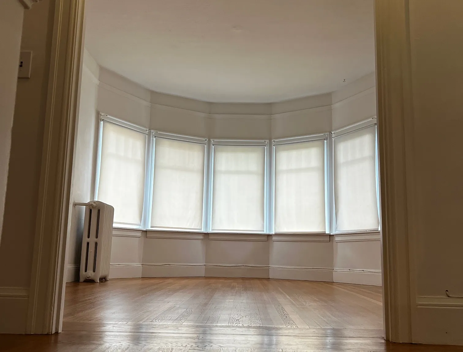 1 bed, 1.0 bath, 975 sqft, $2,500 — Photo 2