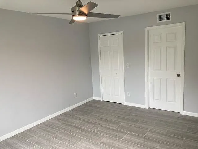953 Courtyard Ln — Photo 2