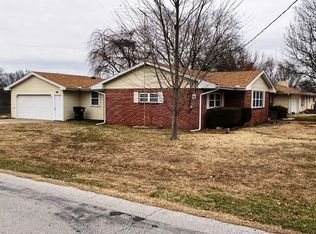 701 E Walnut St, Aurora, MO 65605