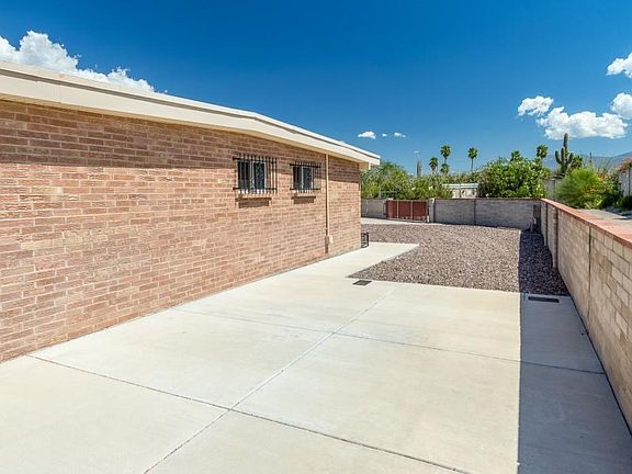 RV Parking w/Full Hook-ups