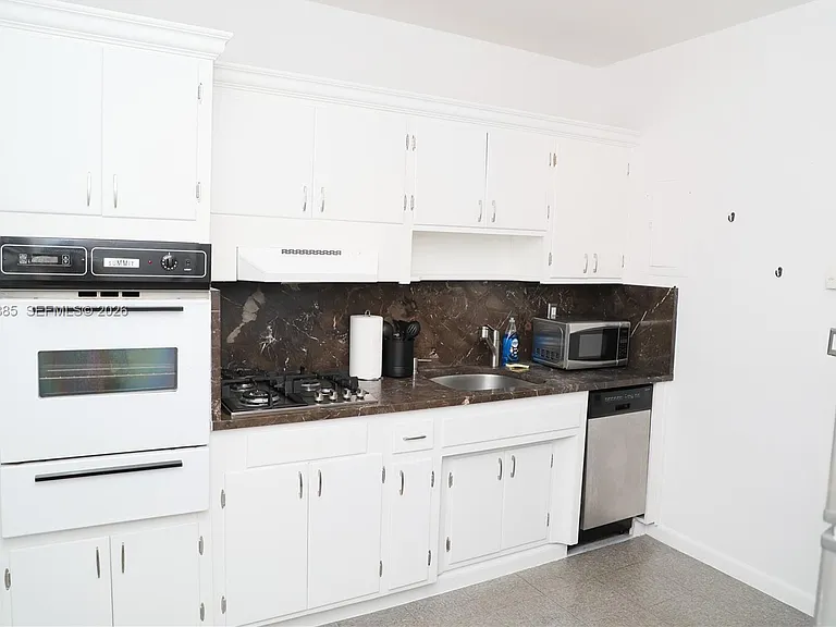 215 Antilla Ave #3 — Photo 8