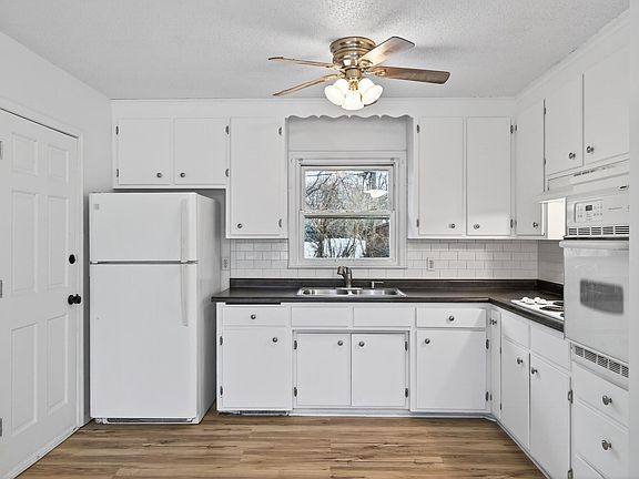 4th image of 7920 Terrace Rd NE