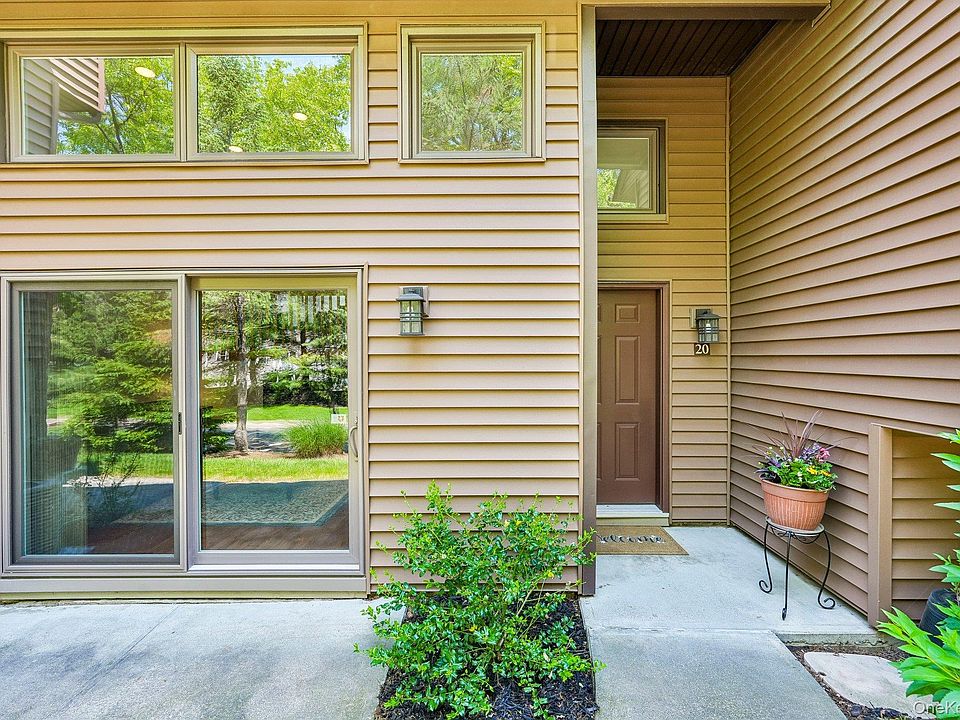 1st image of 20 Aspen Court #20