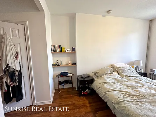 Rented by Sunrise Real Estate | media 4