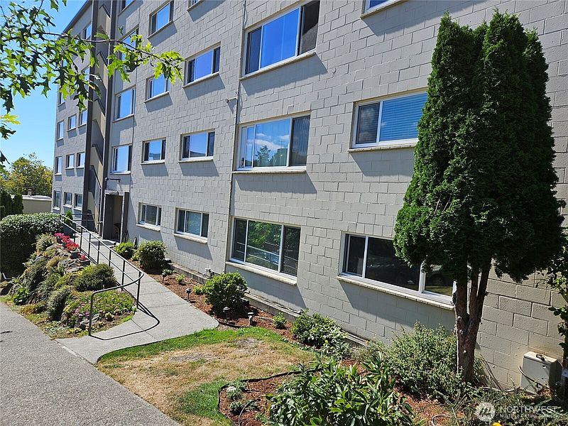 2nd image of 919 2nd Avenue W #407