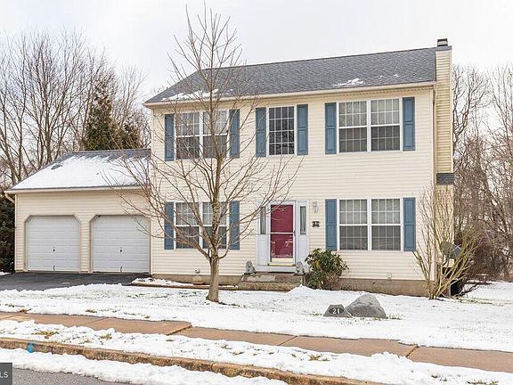 2nd image of 21 Penn Oak Ln