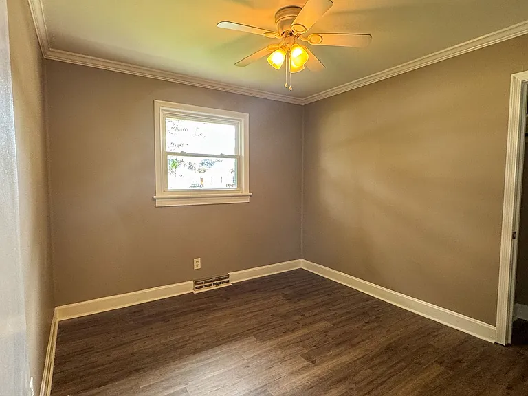 246 Phillips Dr — Photo 10