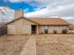1733 Crest Cir, Midwest City, OK 73130