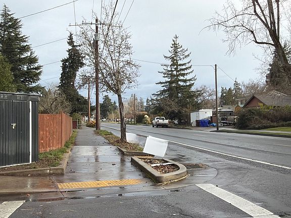4th image of 141 Fenton Ave
