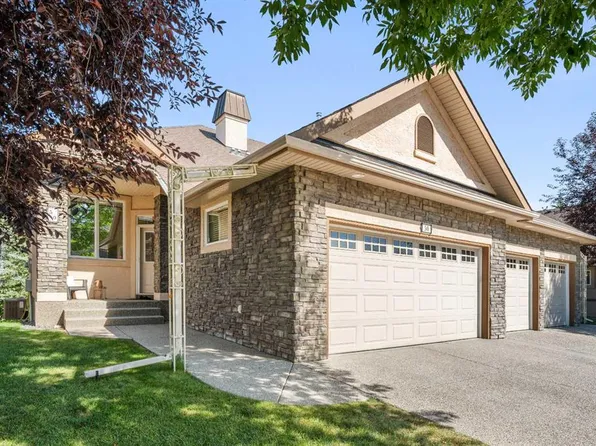 50 W Wentworth Lndg SW, Calgary, AB T3H 5X1