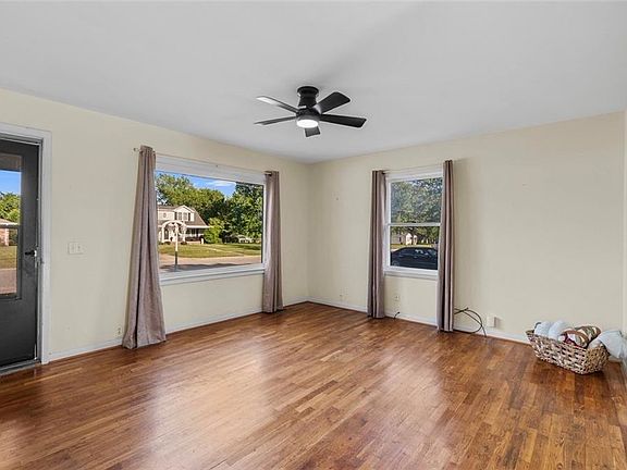 3rd image of 816 S College St