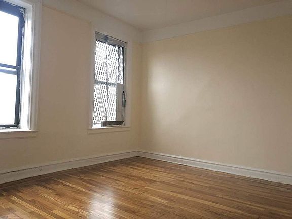 3rd image of 686 E 234th St APT E3