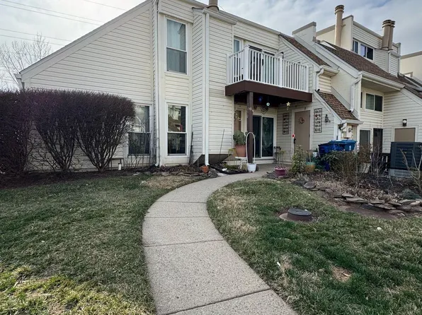 1050 Warwick Ct, Sterling, VA 20164