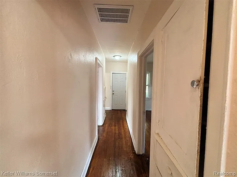 17606 Roselawn St — Photo 7