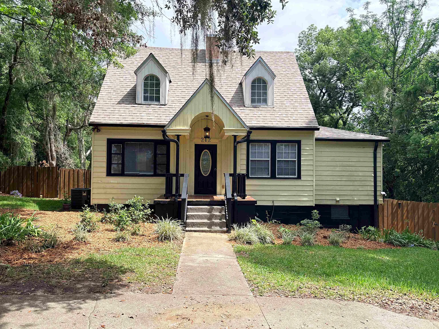 3 bed, 2.0 bath, 1896 sqft, $2,100 — Photo 1