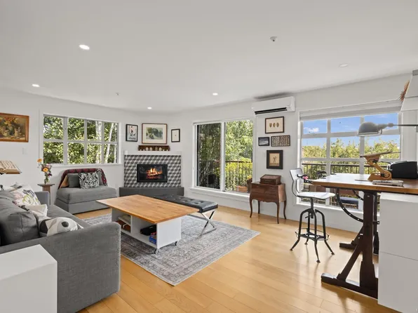 1246 Fairfield Rd #304, Victoria, BC V8V 3B5