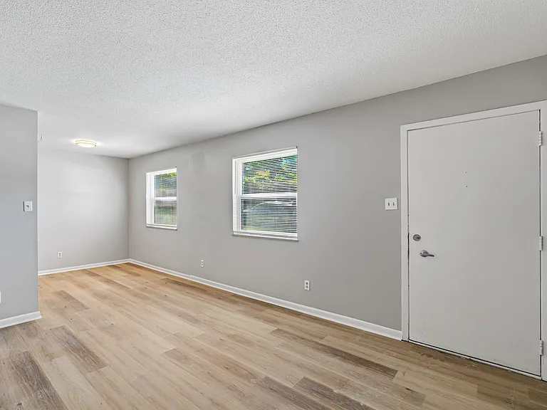 2716 Holbrook Dr #6 — Photo 3