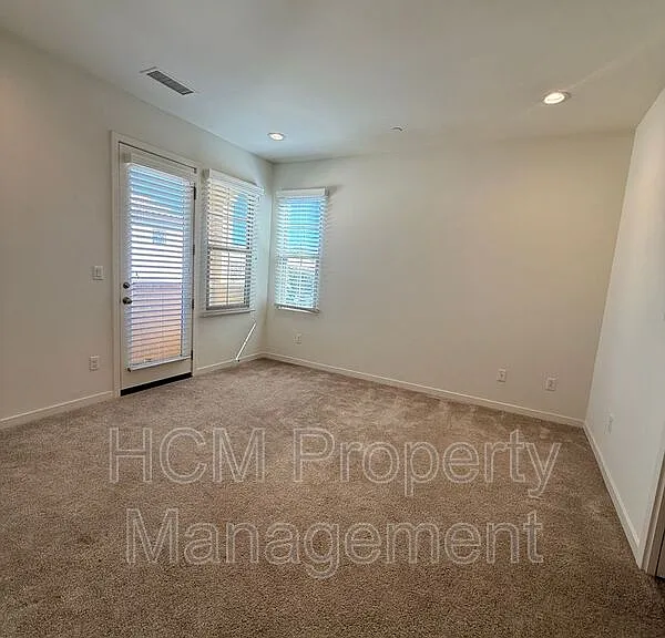 61 Tallowood — Photo 14