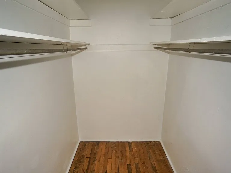 Walk-In Closet Walk-In Closet