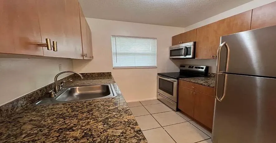 1 bed, 1.0 bath, 8622 sqft, $1,595 — Photo 3