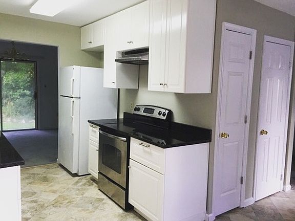 3rd image of 7806 Newington Woods Dr