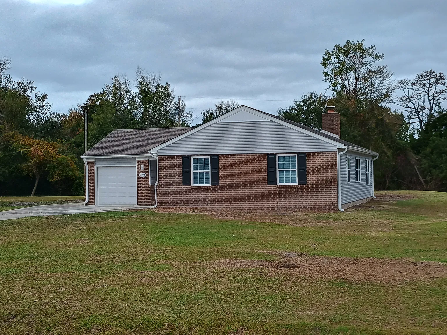 3 bed, 1300 sqft, $1,650 — Photo 2