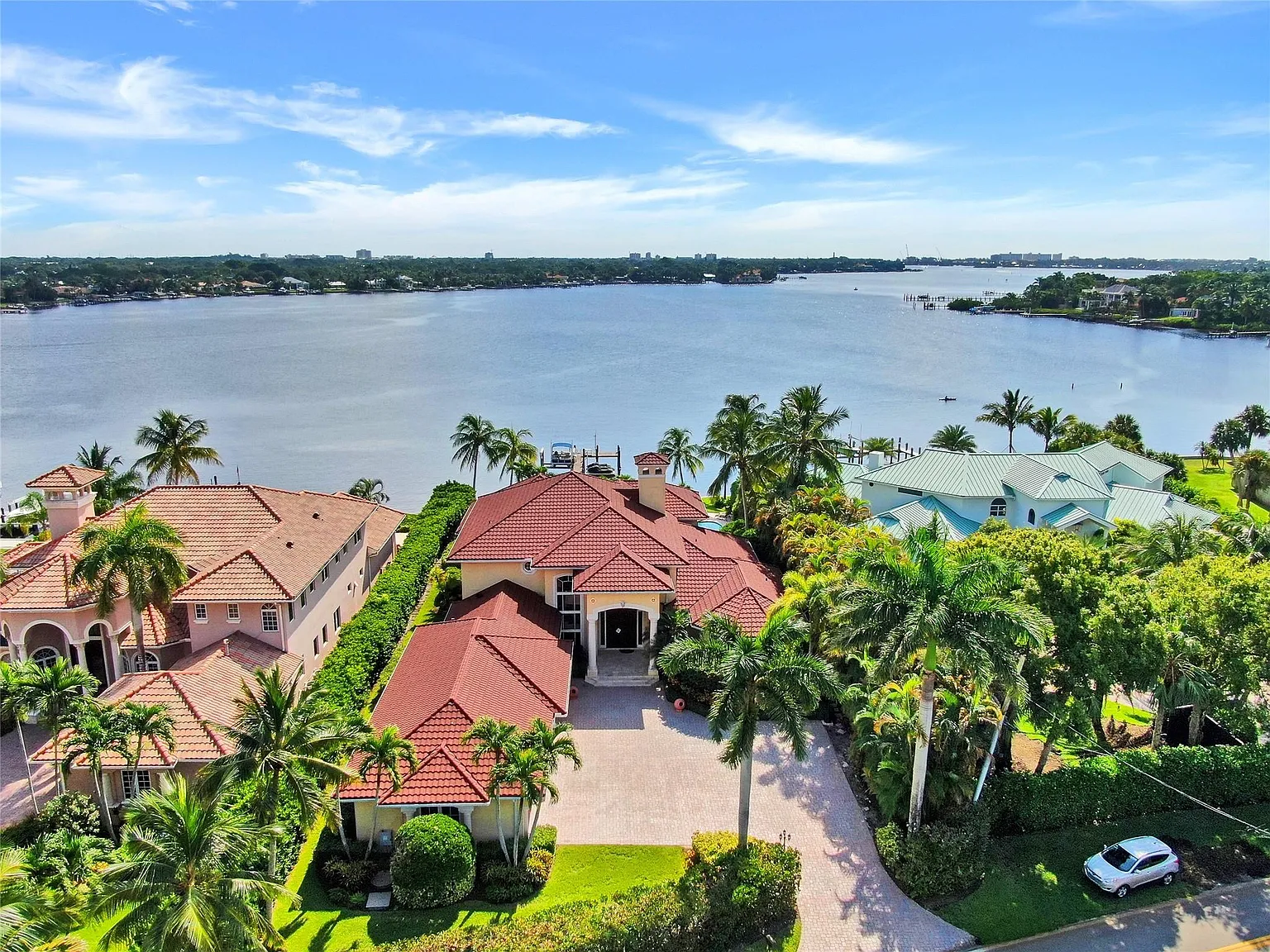 4 bed, 7.0 bath, 5452 sqft, $45,000 — Photo 4