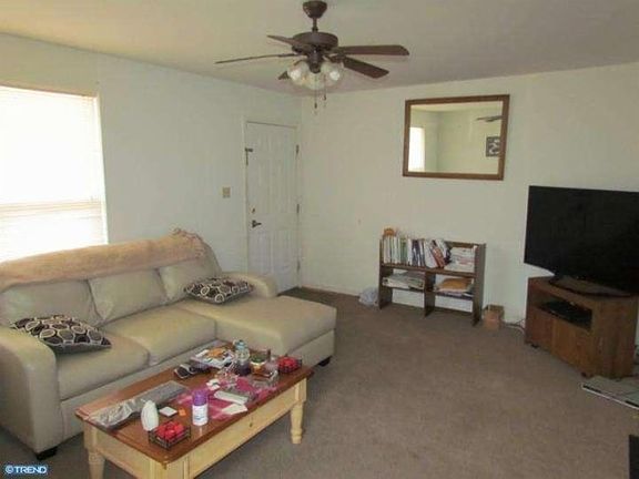 3rd image of 611 Coates St